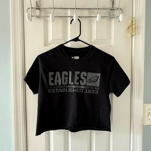 NFL Eagles Cropped Black Tee